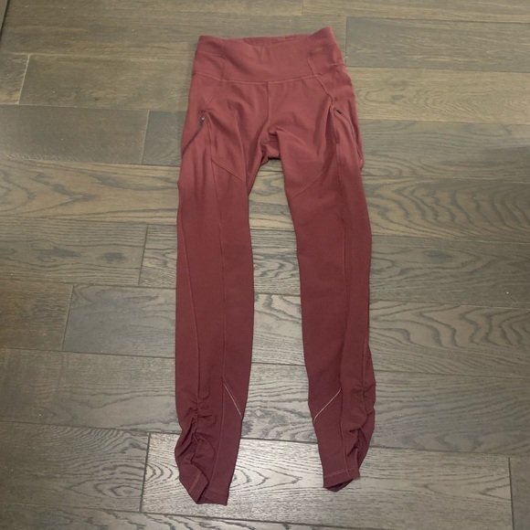 Lululemon leggings size 4 with zippers - Picture 1 of 3